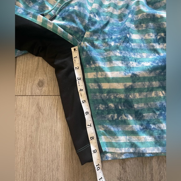 Lululemon THE T.H.E Shorts Lined 9in Tidal Stripe White Arctic Teal - Picture 2 of 6